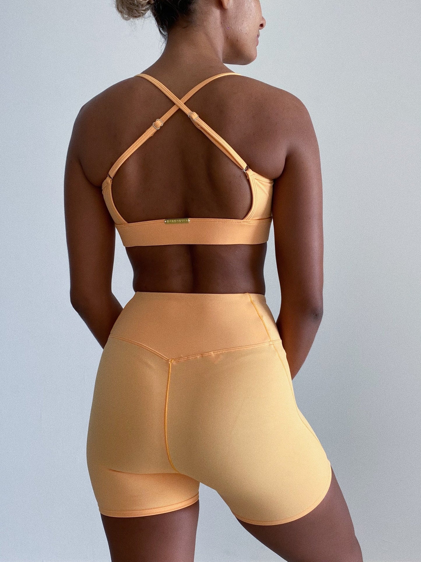 CONJUNTO SUJETADOR DEPORTIVO Y PANTALÓN CORTO NARANJA TIVOLI