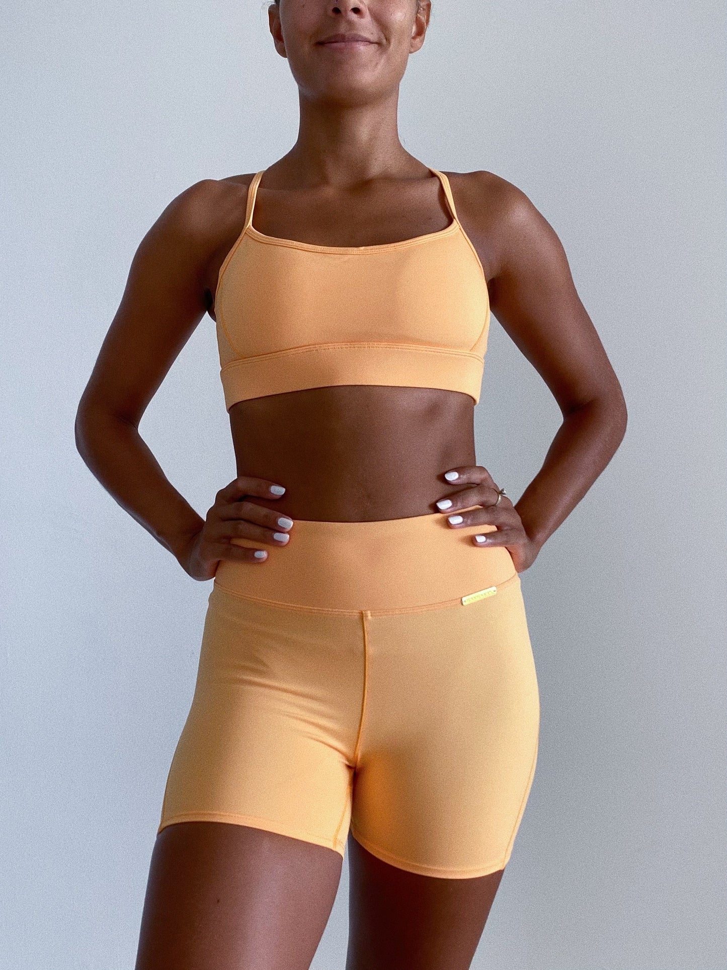 CONJUNTO SUJETADOR DEPORTIVO Y PANTALÓN CORTO NARANJA TIVOLI