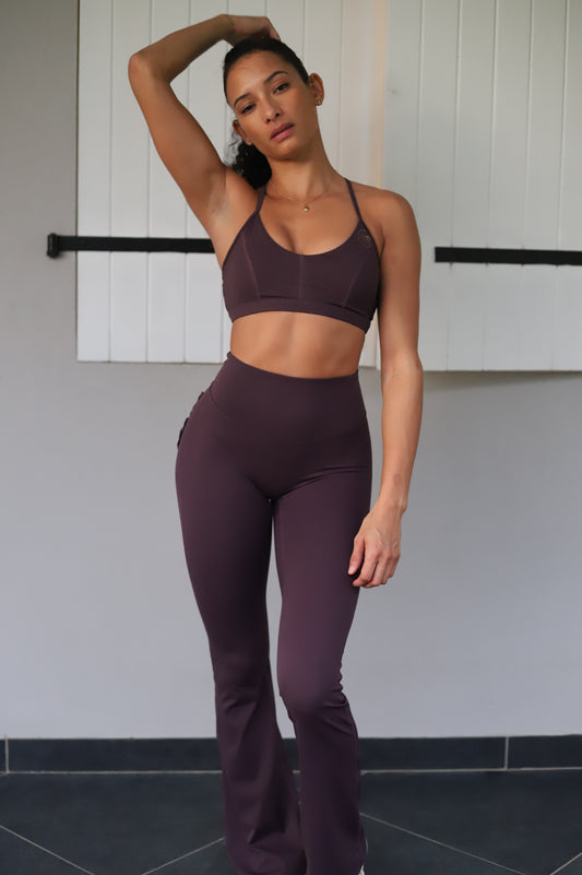 Ensemble de sport “CAYO COCO” – Brassière réglable & Pantalon évasé à poches froncées - violet