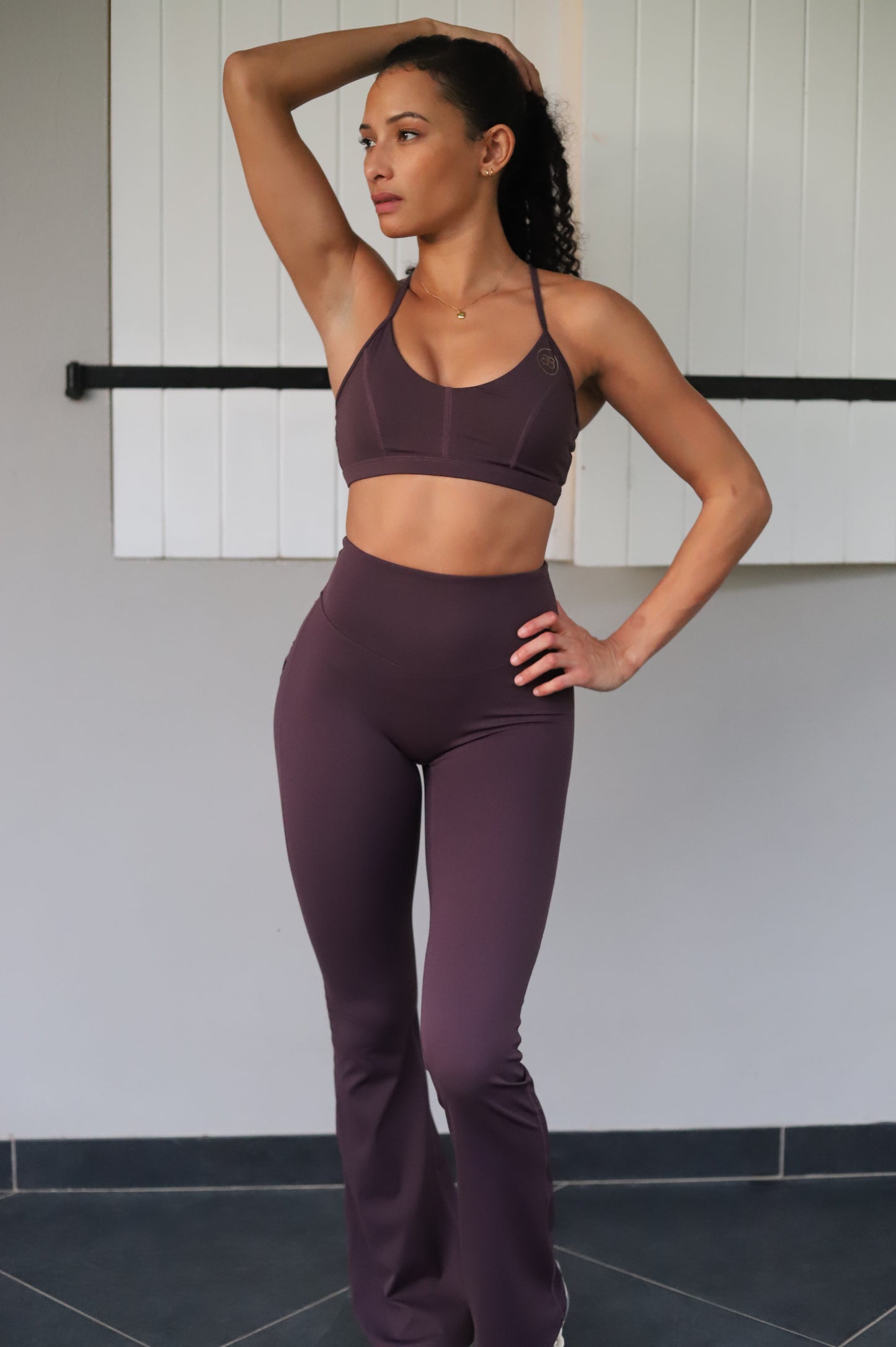 Ensemble de sport “CAYO COCO” – Brassière réglable & Pantalon évasé à poches froncées - violet