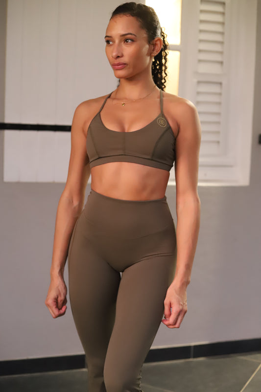 Ensemble de sport “CAYO COCO” – Brassière réglable & Pantalon évasé à poches froncées - VERT KAKI